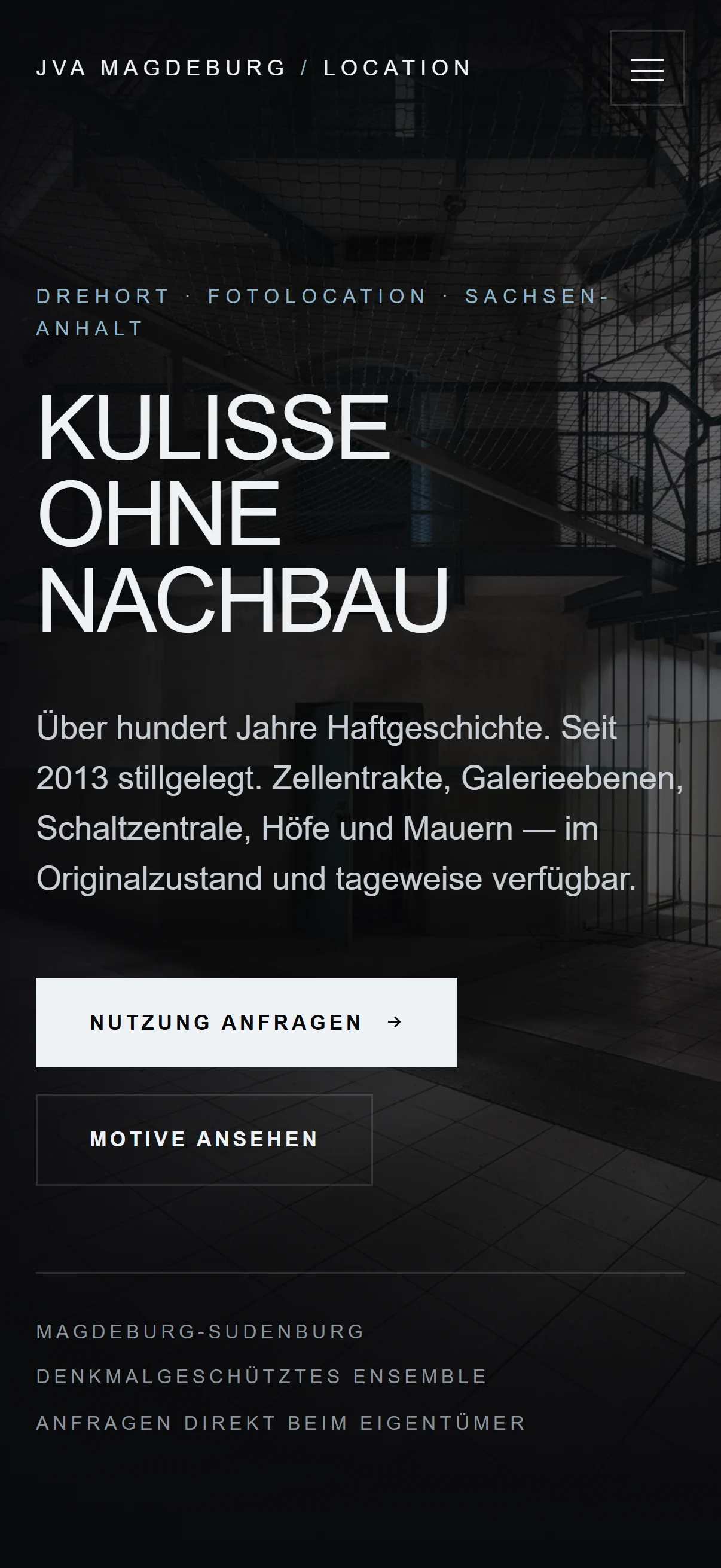 Startseite von jva-magdeburg.com am Smartphone: Schriftzug Kulisse ohne Nachbau, Kurztext zur Haftgeschichte und die Schaltflächen Nutzung anfragen und Motive ansehen.