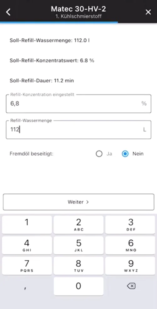 App-Ansicht: geführter Prüfschritt am Kühlschmierstoff mit vorgegebenen Soll-Werten, Eingabefeldern für Konzentration und Wassermenge und der Abfrage, ob Fremdöl beseitigt wurde.